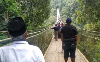 Jembatan gantung Situ Gunung Sukabumi