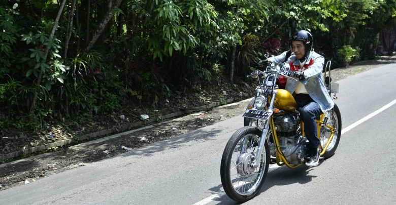  Jokowi  Ajak Pecinta Motor  Touring  ke Peloksok Palabuhanratu