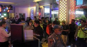 Tiga Warga Jakarta Diciduk Saat Berkaraoke