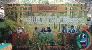 Kenalkan Sains dengan Cara Menyenangkan, Festival MAN 2 Meriah