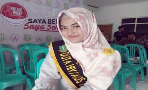 Tampil Eksentrik dengan Hijab Modern