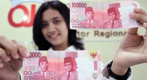 Rupiah Kian Terpuruk, Dolar AS Hampir di Level Rp 14.100