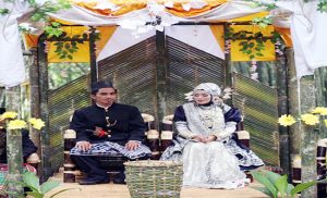 Di Tengah Hutan Bambu Mereka Menghelat Resepsi Pernikahan