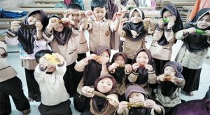 Murid TKQ Baitussalam Eksperimen Buat Slime