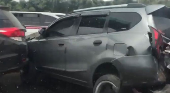 Tabrakan Beruntun, Tujuh Mobil Rusak Parah