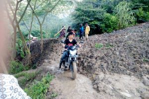 Jalur Selatan Talegong-Bandung Lumpuh