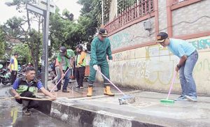 Ratusan Warga Bersihkan Kota
