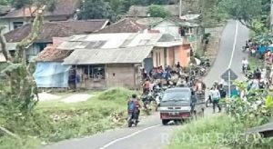 Minibus Tabrak  Empat Pelajar,  di Jalur Naringgul-Bandung