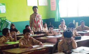 Siswa SD di bangkalan Gunakan Android Saat USBN