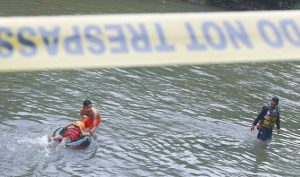 Mohon Perhatian! Jangan Mandi di Sungai Ciliwung Dulu