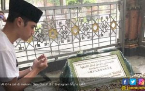 Al Ghazali Ziarah ke Makam Gus Dur