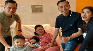 Ani Yudhoyono Dirawat di Singapura