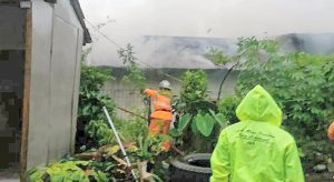 Bangunan Tak Bertuan Terbakar