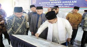 Ketua MPR RI Sosialisasikan Empat Pilar di Ponpes Assalam, Wakafkan Tanah