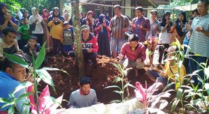 Tragis..Sebelum ‘Dibakar’, Iis Dicekik, Anak Disekap di Kamar