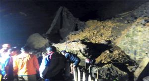 TPT Jebol Tutup Arus Sungai Ciseupan