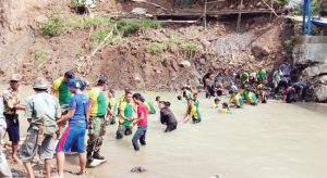 Yon Armed 13 Kembali Bangun Jembatan