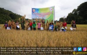 Bupati Karolin Meminta Agar Petani Jauhi Tengkulak
