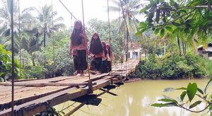 Keselamatan Warga Desa Sumberjaya Terancam