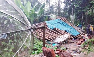 Angin Ratakan Rumah Sumadi