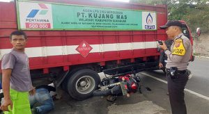 Yamaha Xride Nyungsep Dibawah Truk