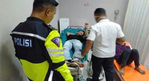 Bikers Oleng Hantam Mobil Didepan Pospol
