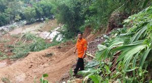 Longsor Tutup Irigasi di Kadudampit