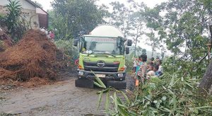 Tiga Jam Macet Total