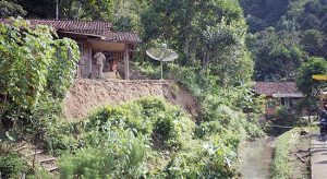 Satu Rumah Terancam Longsor