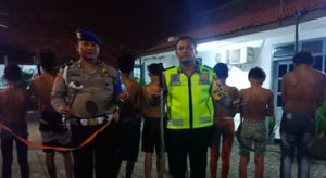 Orang Lagi Sahur, 50 Pelajar SMP Ini Malah Tawuran Bawa Pedang
