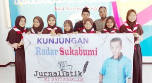Jurnalistik MI Baitussalam Kunjungi Radar Sukabumi