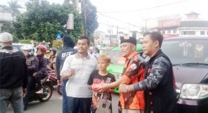 PP Bagikan Ratusan Takjil Gratis