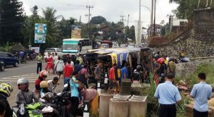 Bus Terbalik di Puncak, Lima Orang Luka-luka