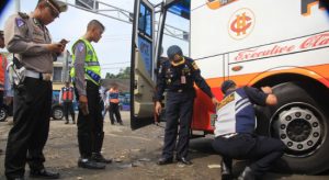 Banyak Angkutan Umum tak Layak Jalan