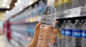 Ada 4 Manfaat Minum Air Mineral bagi Tubuh
