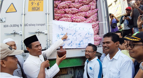 Mentan Operasi Pasar Pangan Murah dan Blacklist 56 Importir Bawang Putih Nakal