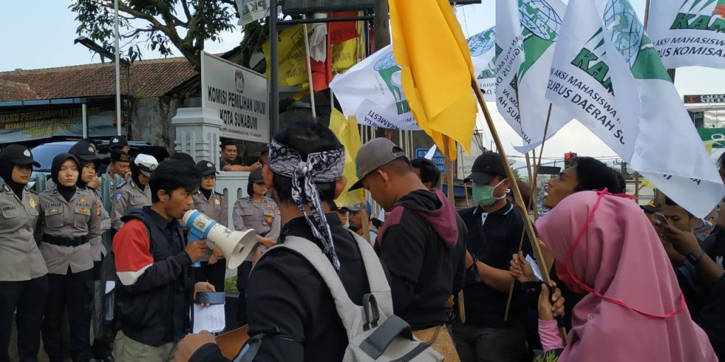 Ratusan Anggota KPPS Meninggal, KAMMI Kota Sukabumi Kibarkan Bendera Kuning