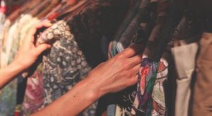 Curi Baju Dulag, Ibu Muda Ini Hampir Dikeroyok