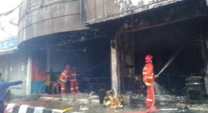 Raja Sambal Kebakaran; 4 Orang Terjebak dan 1 Pingsan