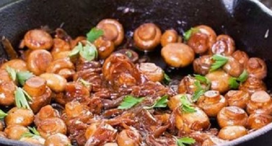 tongseng jamur kancing pedas
