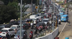 H+2 Tol Bocimi Terpantau Lancar, Jalur Puncak Padat Merayap