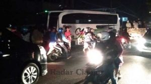 Mobil Agya Dihantam Bus Oleng Di Jalan Ciherang