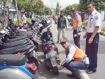 Dishub “Murka” Parkir Liar, Mulai Berlakukan Gembos Ban