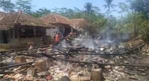 Rumah Mansur Warga Ciracap Terbakar