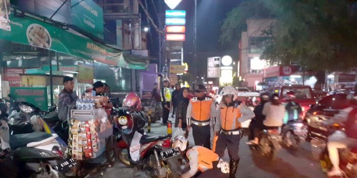 Parkir Sembarang, Dishub Gembosi Kendaraan di Jalan Ini