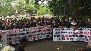 Virus Rentenir Mematikan, Kolotok Jampang Geruduk DPRD