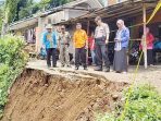 Tebing Longsor Kadudampit Ancam Empat Rumah