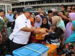 Bupati Sukabumi Tinjau Lokasi Gempa, Serahkan Sejumlah Bantuan