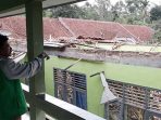 Atap Ruang LAB SMPN 2 Gunungguruh Ambruk