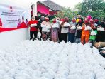 Warga Cisaat Dapat Bantuan Ribuan Paket Sembako